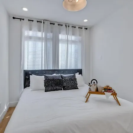 Monroe's Boozy Boots - 2 Homes - Minutes To Broadway Holiday home