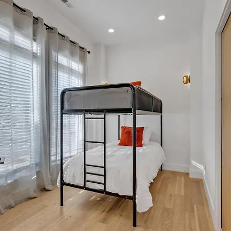 Monroe's Boozy Boots - 2 Homes - Minutes To Broadway Holiday home Nashville