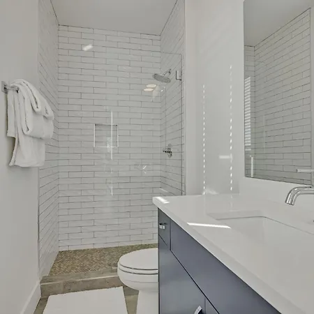 Holiday home Monroe's Boozy Boots - 2 Homes - Minutes To Broadway Nashville