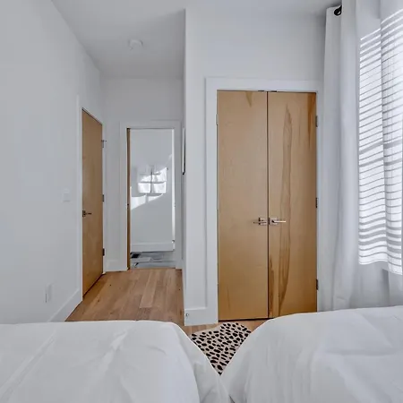 Monroe's Boozy Boots - 2 Homes - Minutes To Broadway Holiday home *