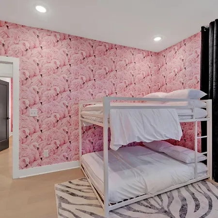 Holiday home Dolly + Kenny - 2 Homes - Minutes To Broadway *