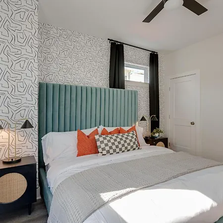 - 5623 & 5625 Lenox Ave - Combo Holiday home *