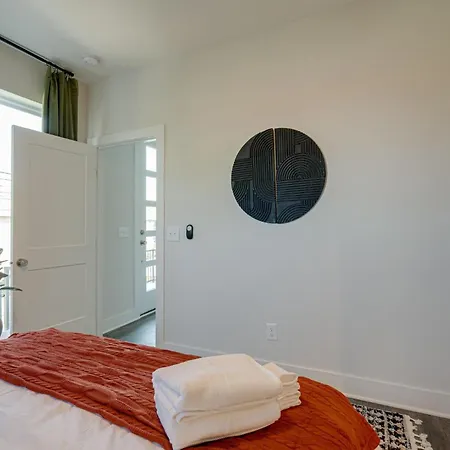 Holiday home - 5623 & 5625 Lenox Ave - Combo