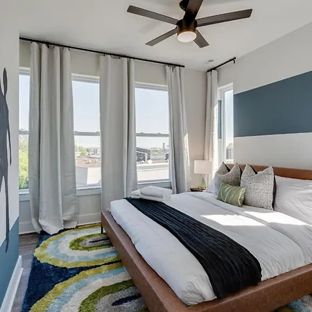 Holiday home - 5623 & 5625 Lenox Ave - Combo
