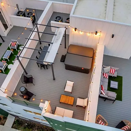 New Whiskey & Watches Rooftop Hottub Game Rm 9beds Hotel