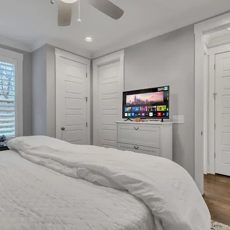 Prime Location Music House 10 Beds Free Parking *