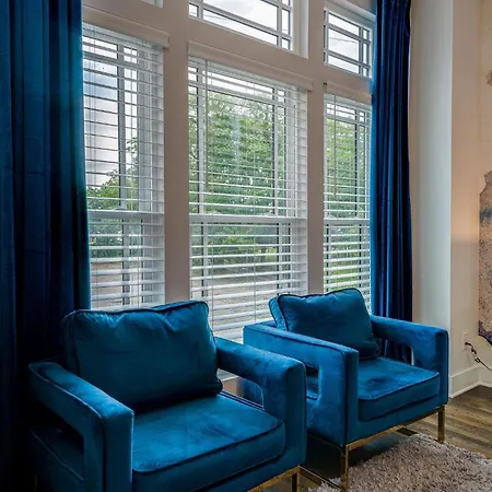 Blue Horizon - Rooftop Hot Tub - Designer Holiday home Nashville