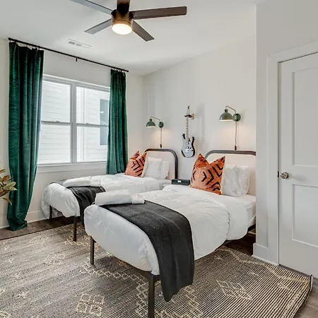 Holiday home - 5623 & 5625 Lenox Ave - Combo