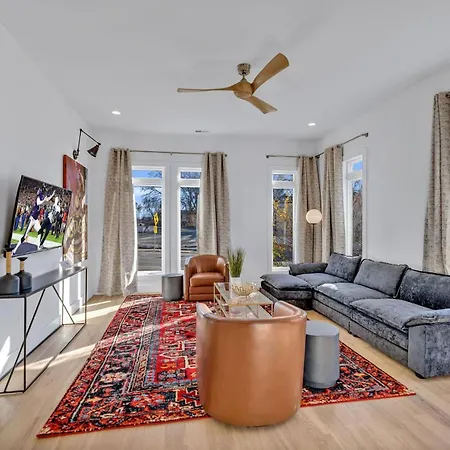 Holiday home Monroe's Boozy Boots - 2 Homes - Minutes To Broadway Nashville