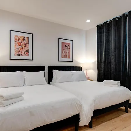 Monroe's Boozy Boots - 2 Homes - Minutes To Broadway Holiday home Nashville