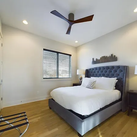 The Grove - Private Yard - 4 Mins To Broadway *
