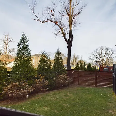 The Grove - Private Yard - 4 Mins To Broadway *