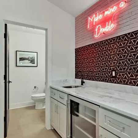 Make Mine A Double - Minutes To Broadway Holiday home Nashville