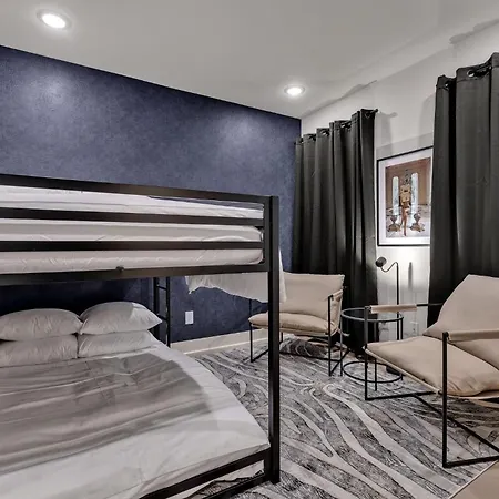Make Mine A Double - Minutes To Broadway Holiday home *