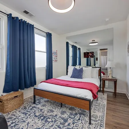 Holiday home Notes-two Balconies-mins To The Nations Nashville