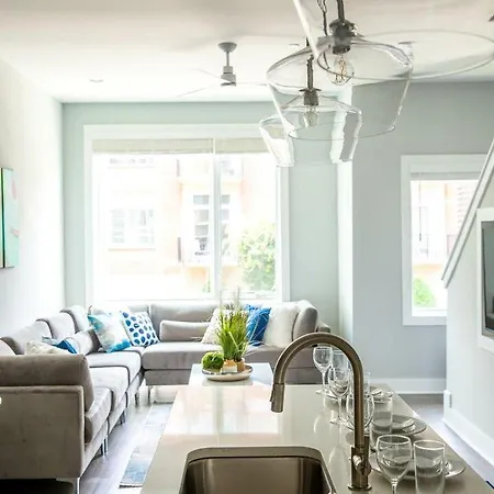 3 Premium Midtown Homes - Sleeps 36 - Mins To Broadway Holiday home