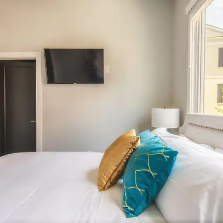 3 Premium Midtown Homes - Sleeps 36 - Mins To Broadway