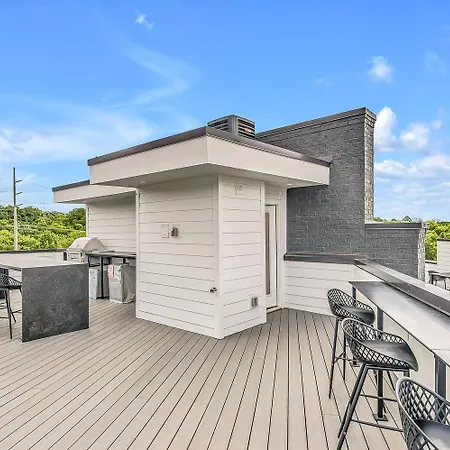 Holiday home - 1000a W Trinity Ln