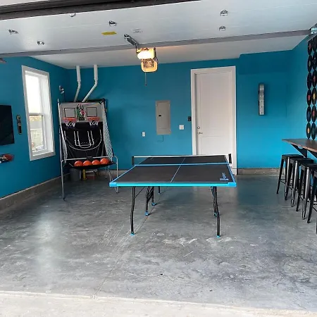 Minutes From Downtown-12 Beds-karaoke 4*