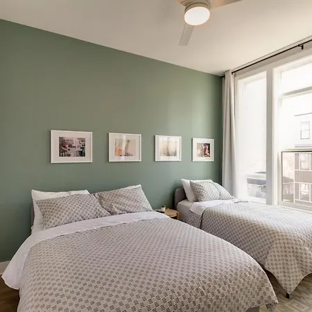 Hotel Booking Fast 12 Beds - Rooftop Views 4*