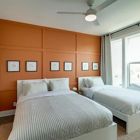 Booking Fast 12 Beds - Rooftop Views