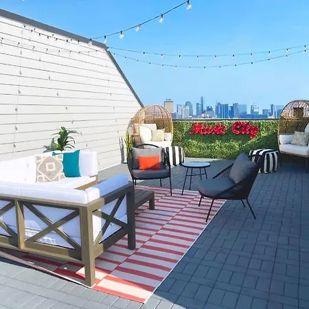 Booking Fast 12 Beds - Rooftop Views Hotel