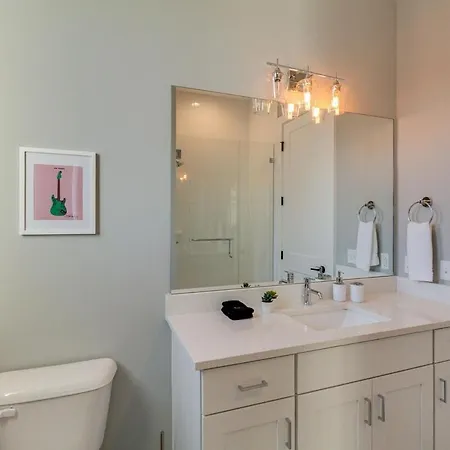 Minutes From Downtown-12 Beds-karaoke 4*
