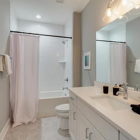 Hotel Minutes From Downtown-12 Beds-karaoke