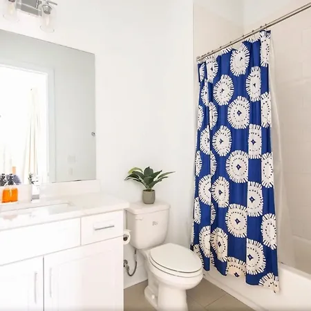 Large With Rooftop & Views Sleeps 12 Nashville