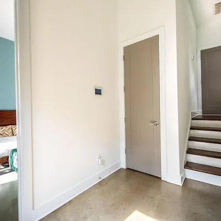 2 Lux Homes Huge Rooftop 2mi To Broadway Sleeps 24 Holiday home
