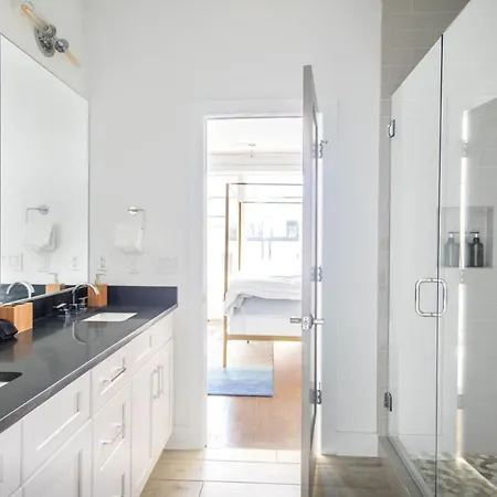 2 Lux Homes Huge Rooftop 2mi To Broadway Sleeps 24 Holiday home *