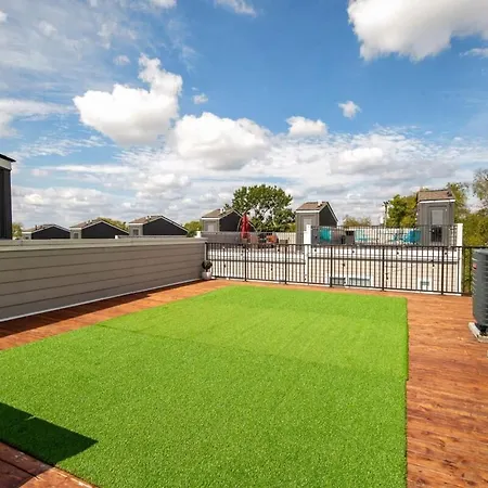 Holiday home 2 Lux Homes Huge Rooftop 2mi To Broadway Sleeps 24
