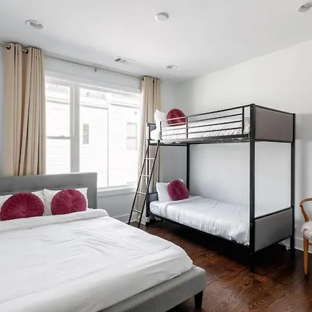 2 Lux Homes Huge Rooftop 2mi To Broadway Sleeps 24 Holiday home *