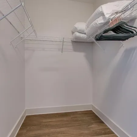 New* East Nash - King Bed Short Drive To Dwntwn Apartment *