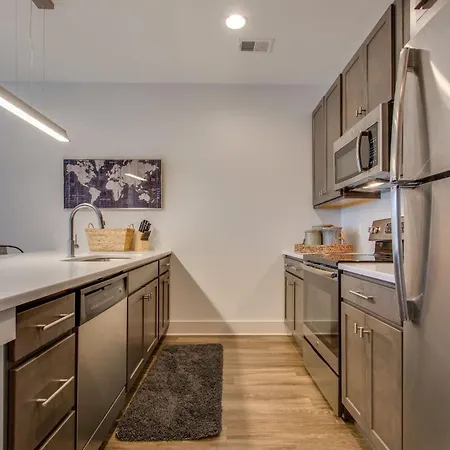 New* East Nash - King Bed Short Drive To Dwntwn Apartment Nashville