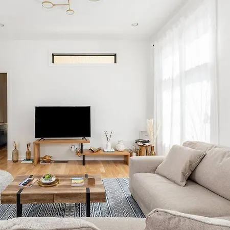 Holiday home Huge Elegant 1 Bd - Big Living Space, Free Parking