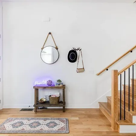 Holiday home Huge Elegant 1 Bd - Big Living Space, Free Parking