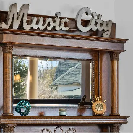 Holiday home Historic Nashvilla On Music Row - 2 King Nashville