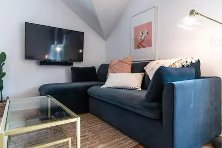 East Homes For Family Gatherings Holiday home *