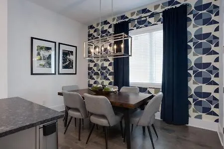 Holiday home The Leland- Luxury Escape Near Local Favorites