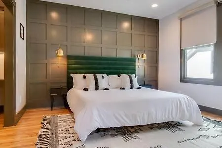 Comfy East For 10