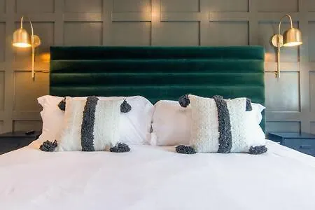 Comfy East For 10