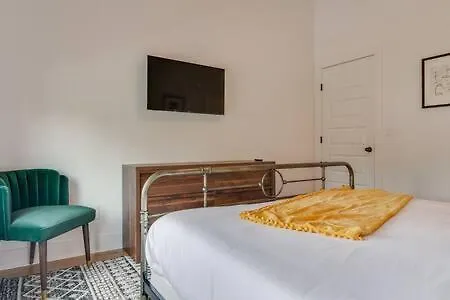 Gem - Walk To Bars, Garage, Smart Tvs Holiday home *