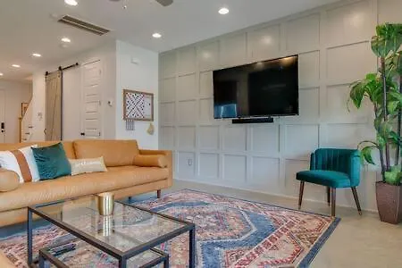 Holiday home Gem - Walk To Bars, Garage, Smart Tvs Nashville