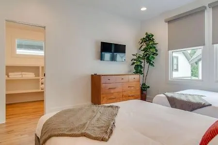Gem - Walk To Bars, Garage, Smart Tvs