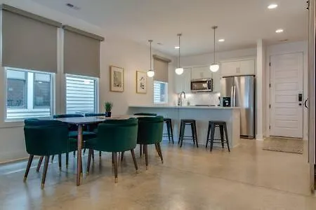 Gem - Walk To Bars, Garage, Smart Tvs *