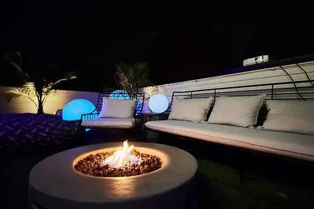 Hall House - Stunning With Beautiful Rooftop! Holiday home