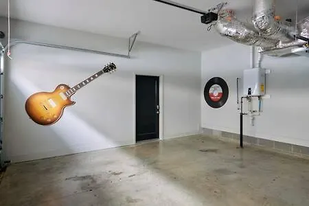 The Lyric - City Views With Iconic Memorabilia Holiday home Nashville