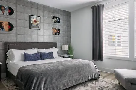 Holiday home The Lyric - City Views With Iconic Memorabilia *