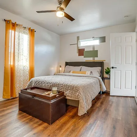 Holiday home Charming Townhome - 8 Mi To Downtown Nashville!